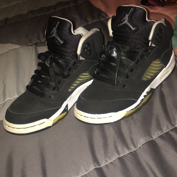 Jordan Retro 5 Oreo Size (4.5Y US. EU 36.5) - Picture 2 of 3